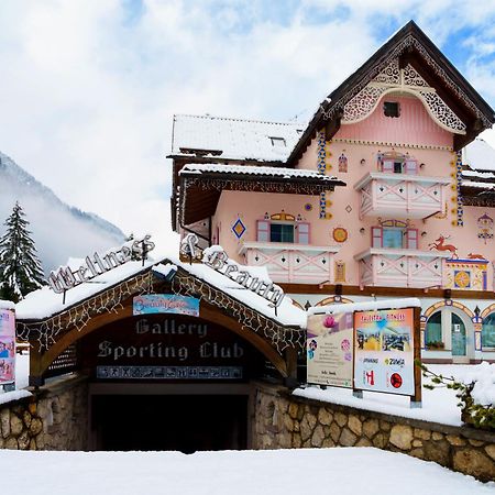 Hotel Soreghes Gran Chalet 캄피텔로디파사 외부 사진