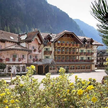 Hotel Soreghes Gran Chalet 캄피텔로디파사 외부 사진