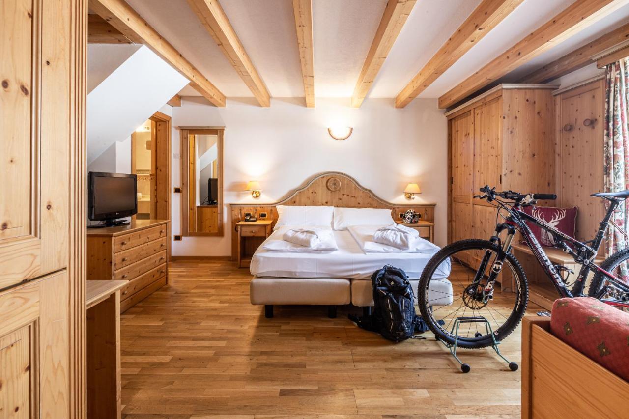 Hotel Soreghes Gran Chalet 캄피텔로디파사 외부 사진