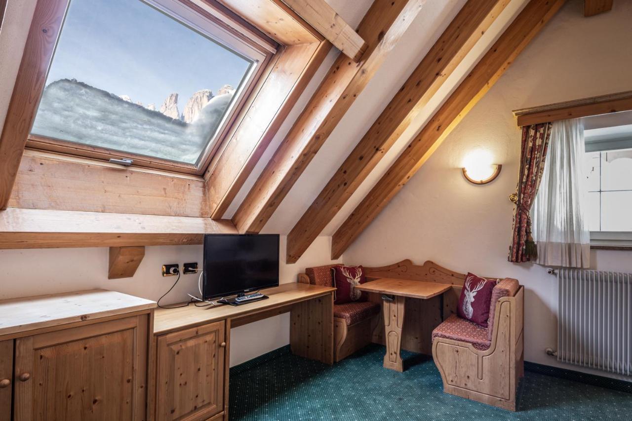 Hotel Soreghes Gran Chalet 캄피텔로디파사 외부 사진