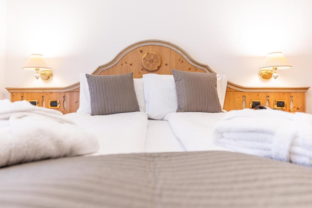 Hotel Soreghes Gran Chalet 캄피텔로디파사 외부 사진