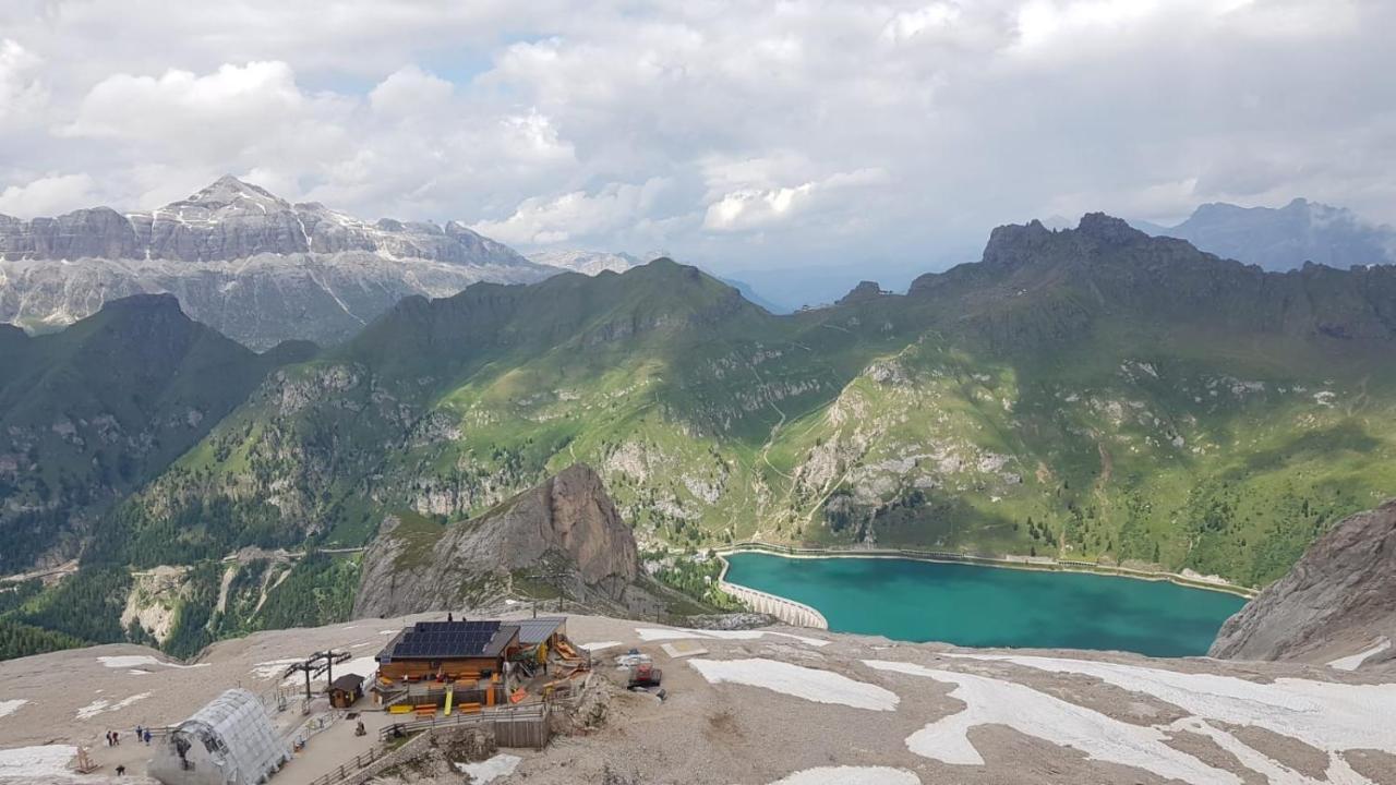 Hotel Soreghes Gran Chalet 캄피텔로디파사 외부 사진