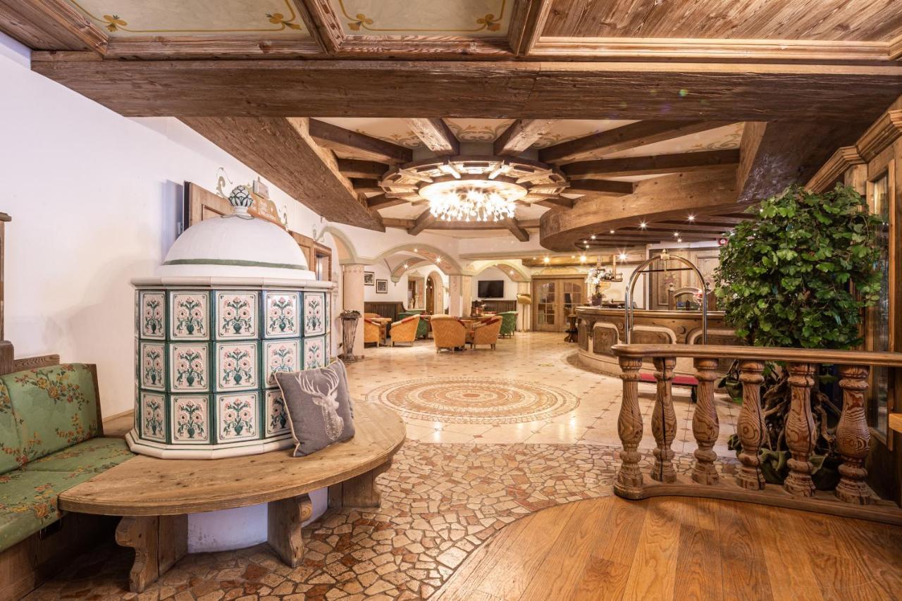 Hotel Soreghes Gran Chalet 캄피텔로디파사 외부 사진