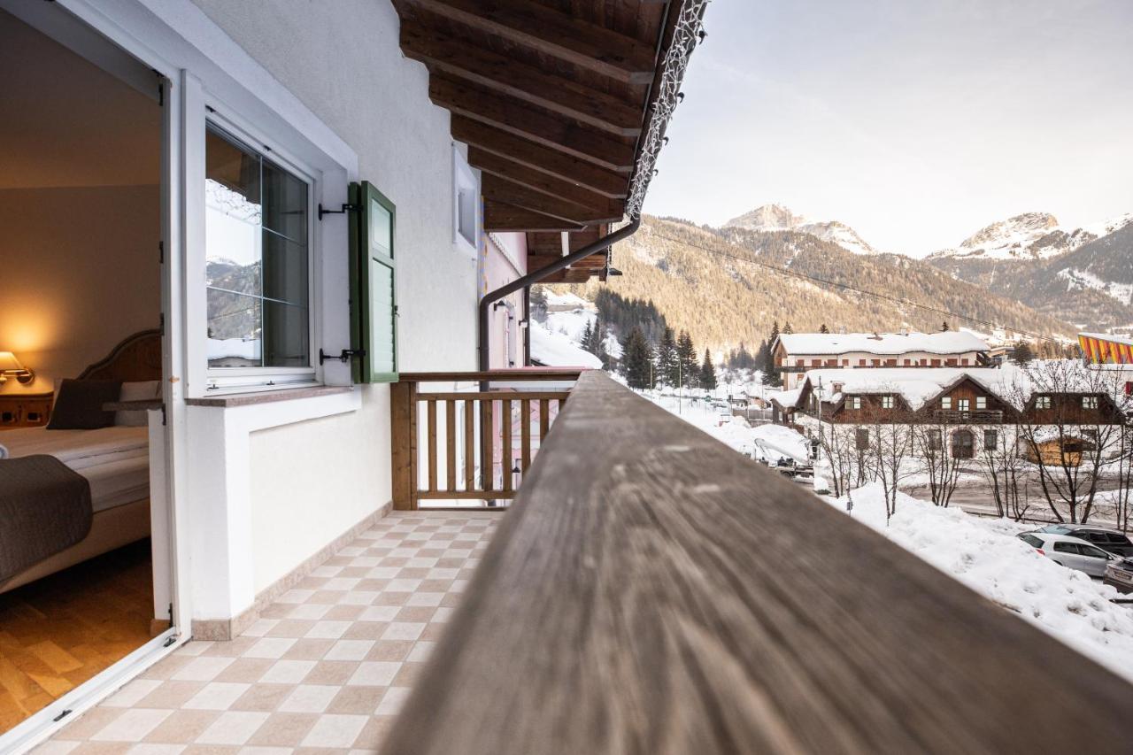 Hotel Soreghes Gran Chalet 캄피텔로디파사 외부 사진