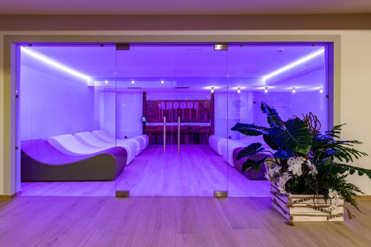 Hotel Soreghes Gran Chalet 캄피텔로디파사 외부 사진