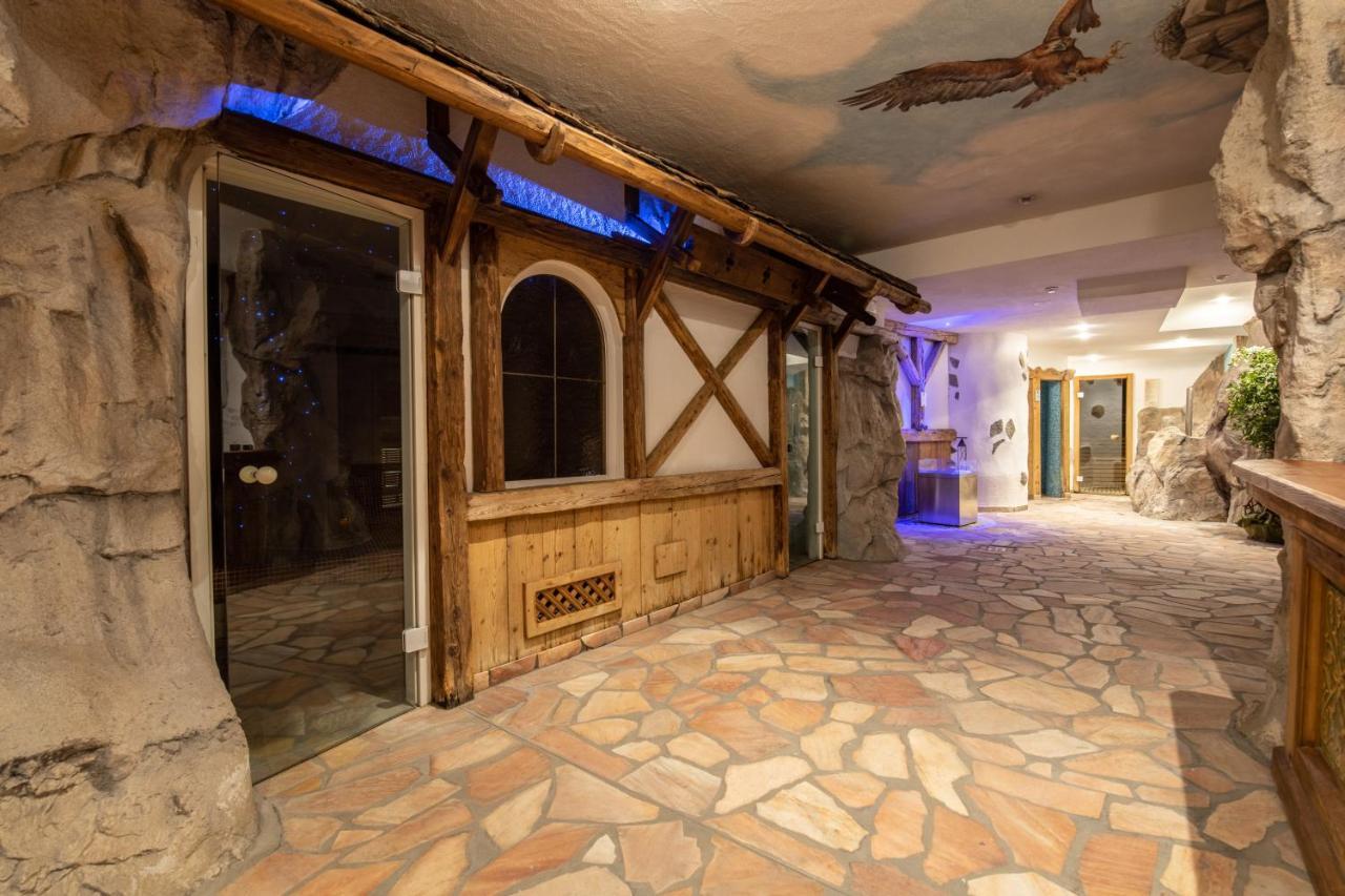 Hotel Soreghes Gran Chalet 캄피텔로디파사 외부 사진