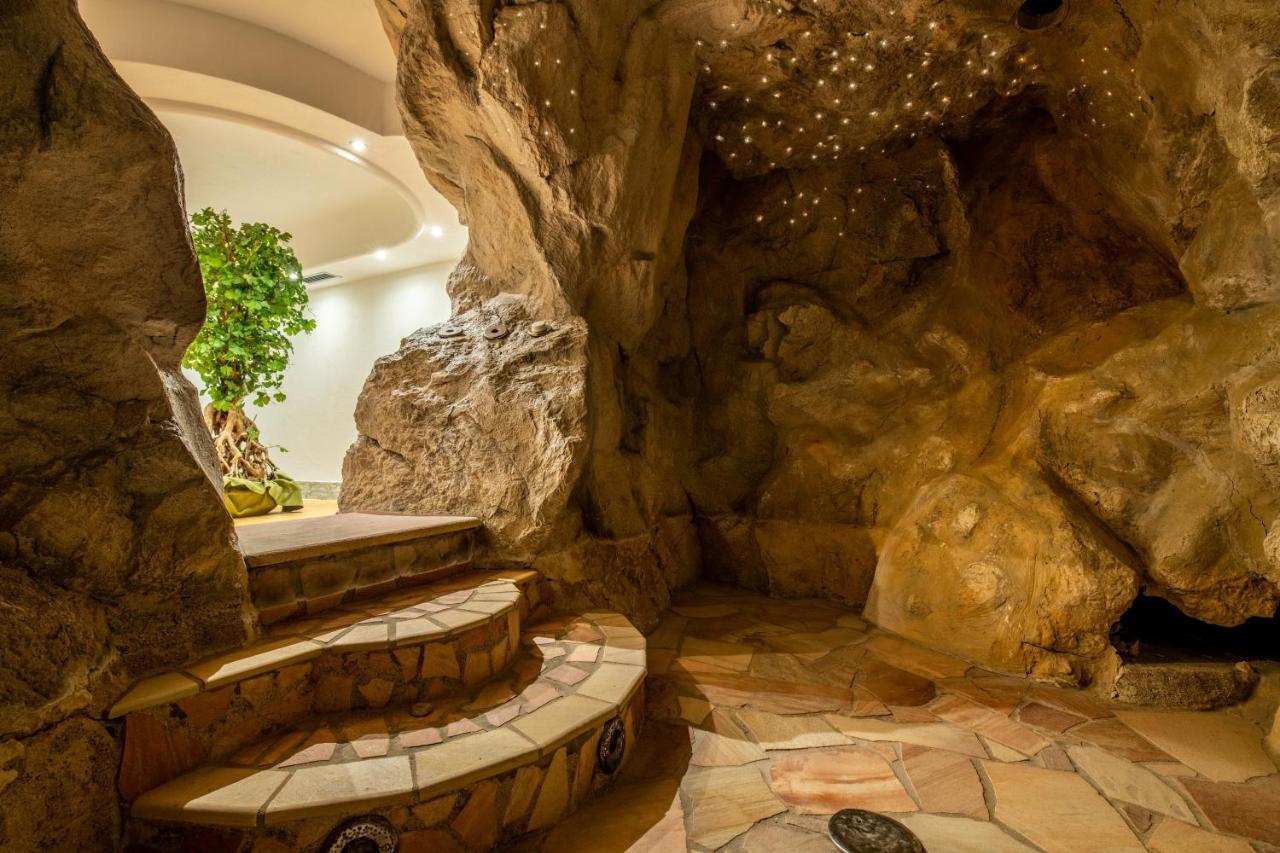 Hotel Soreghes Gran Chalet 캄피텔로디파사 외부 사진