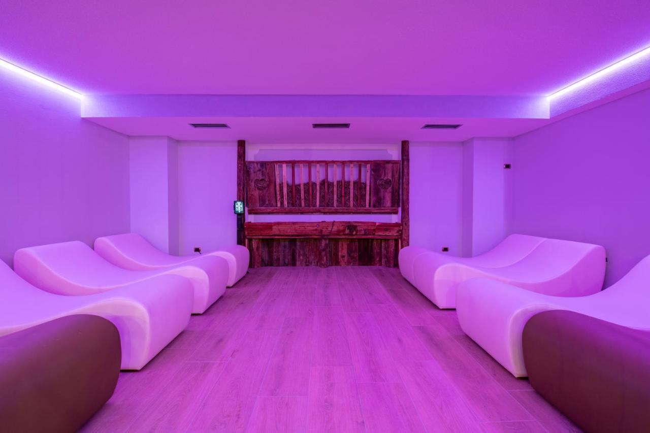 Hotel Soreghes Gran Chalet 캄피텔로디파사 외부 사진