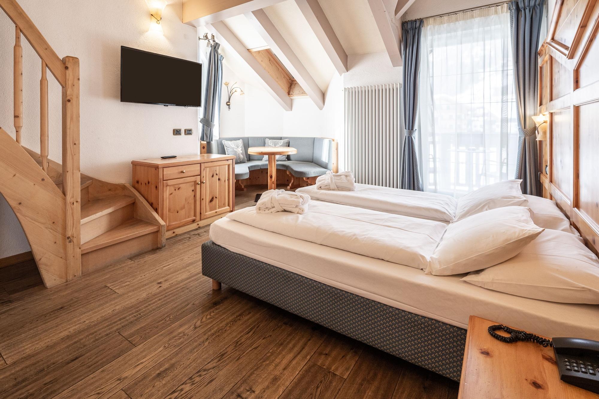 Hotel Soreghes Gran Chalet 캄피텔로디파사 외부 사진