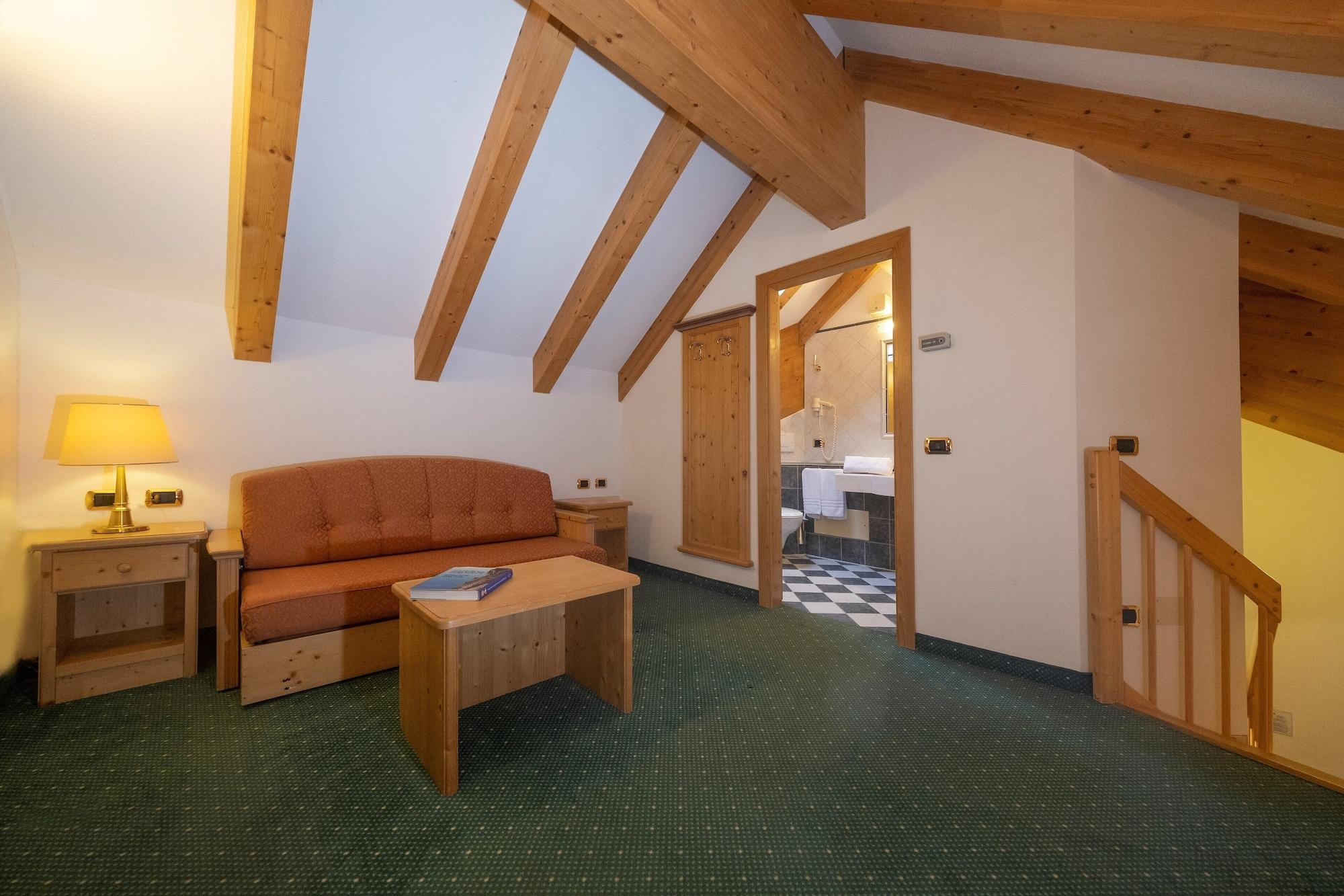 Hotel Soreghes Gran Chalet 캄피텔로디파사 외부 사진