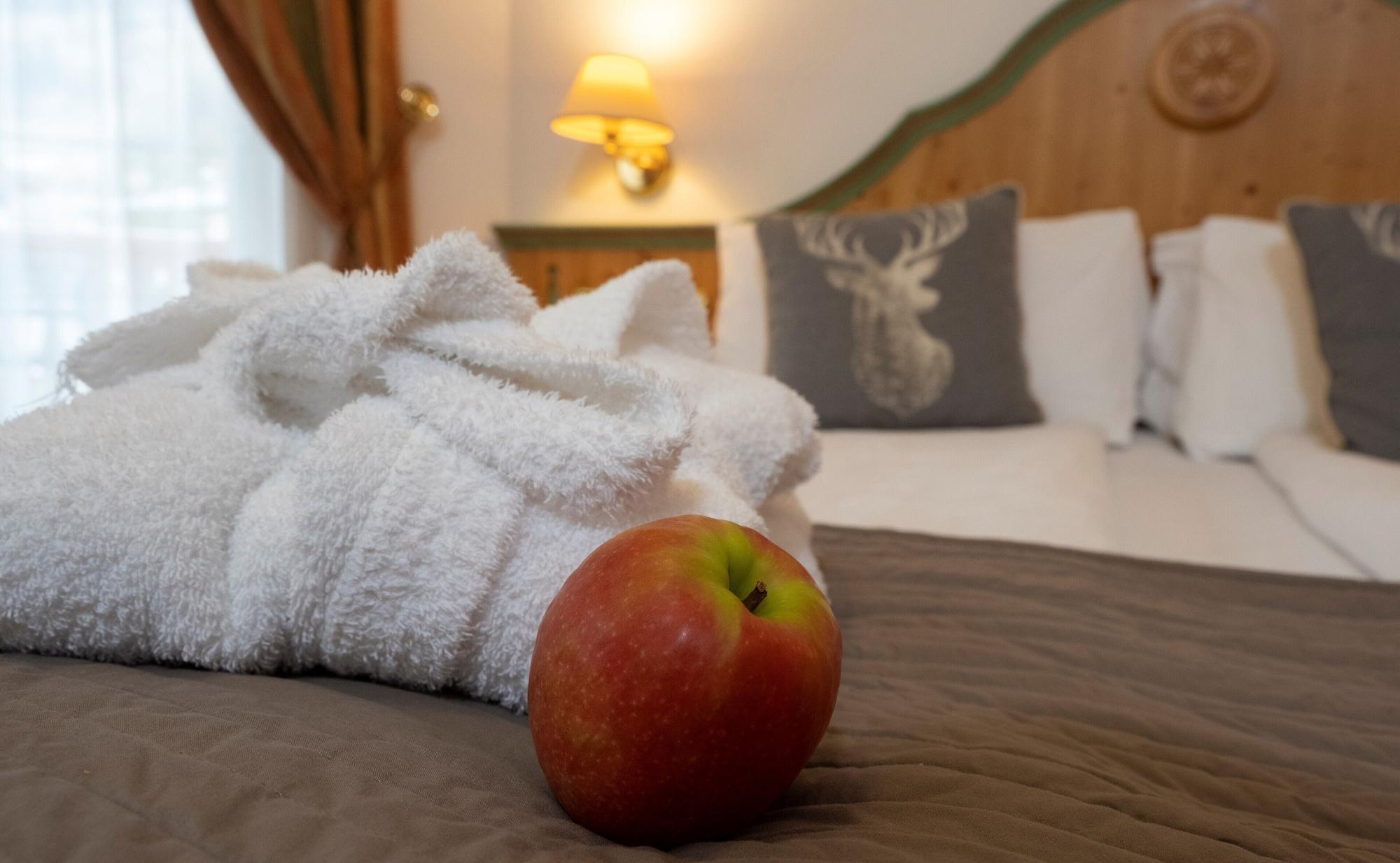 Hotel Soreghes Gran Chalet 캄피텔로디파사 외부 사진