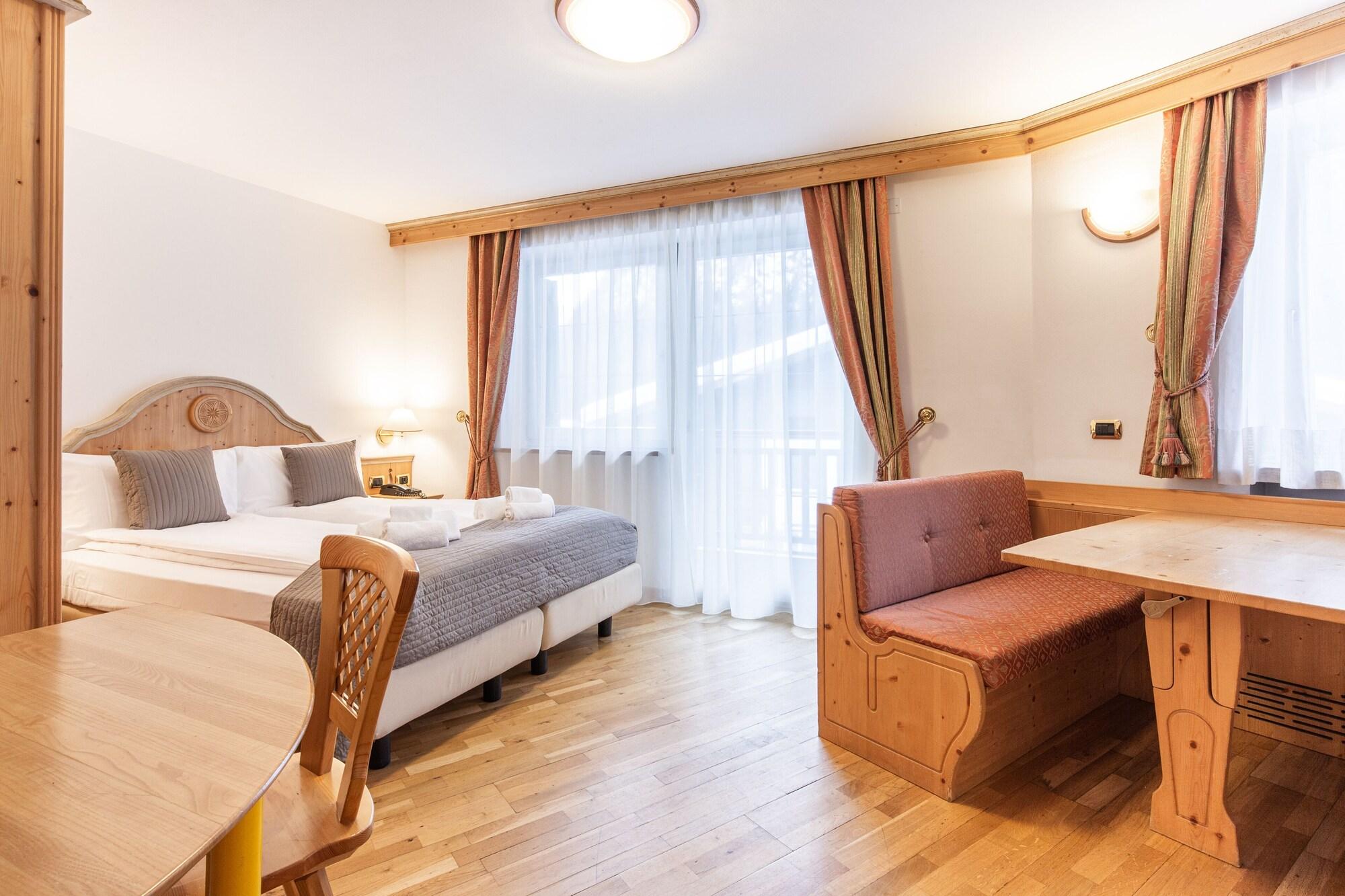 Hotel Soreghes Gran Chalet 캄피텔로디파사 외부 사진