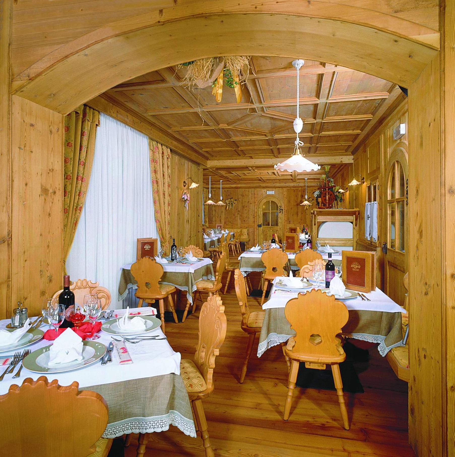 Hotel Soreghes Gran Chalet 캄피텔로디파사 외부 사진